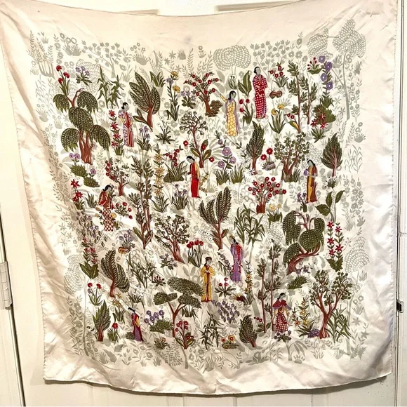 Elegant 100% Silk Square Scarf with Asian Decorative Figures and Flowers. 🌺 🌹🌸 - Picture 1 of 4